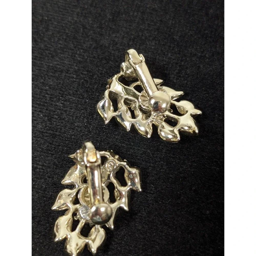 Coro vintage clip